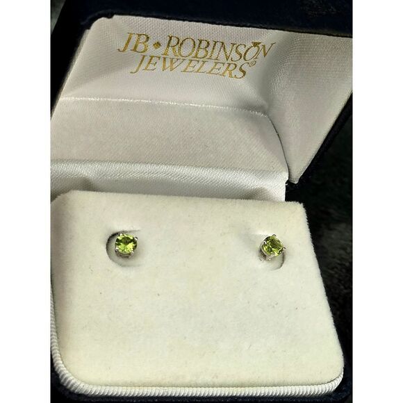 NEW NEW 14K WHITE GOLD PERIDOT STUD EARRINGS - Picture 4 of 6